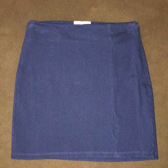 Gianni Bini Dresses & Skirts - 😍😍GB BRAND DARK DENIM MINI SKIRT W/ ZIPPER SIDE